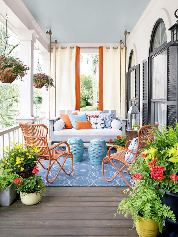 How to Cozy Up Your Front Porch