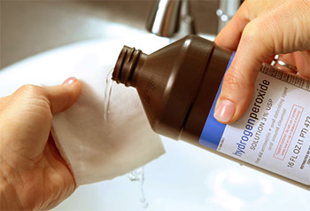 Hydrogen peroxide, how to use hydrogen peroxide, hydrogen peroxide hacks, popular pin, weird uses for hydrogen peroxide, cleaning hacks, easy cleaning tips.