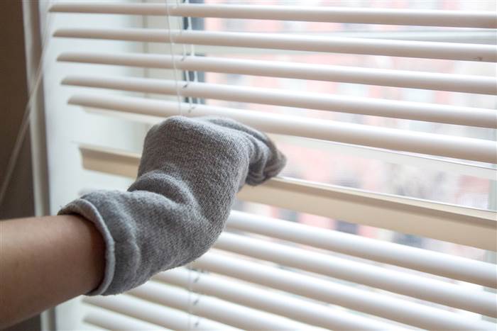 Cleaning, how to clean window treatments, cleaning hacks, cleaning tips, clean house, popular pin, DIY cleaning, DIY cleaning hacks, clean your blinds, how to clean your blinds.