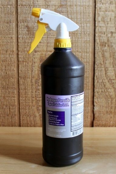 Hydrogen peroxide, how to use hydrogen peroxide, hydrogen peroxide hacks, popular pin, weird uses for hydrogen peroxide, cleaning hacks, easy cleaning tips. Ways to Use Hydrogen Peroxide