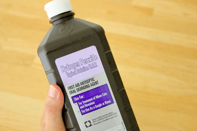 Hydrogen peroxide, how to use hydrogen peroxide, hydrogen peroxide hacks, popular pin, weird uses for hydrogen peroxide, cleaning hacks, easy cleaning tips. Ways to Use Hydrogen Peroxide