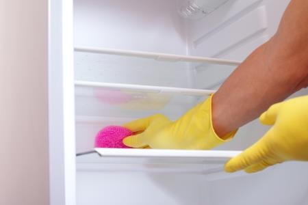 How To Clean Your Fridge in Less than 5 Minutes