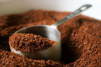 easy way to get rid of fridge odors using coffee grounds