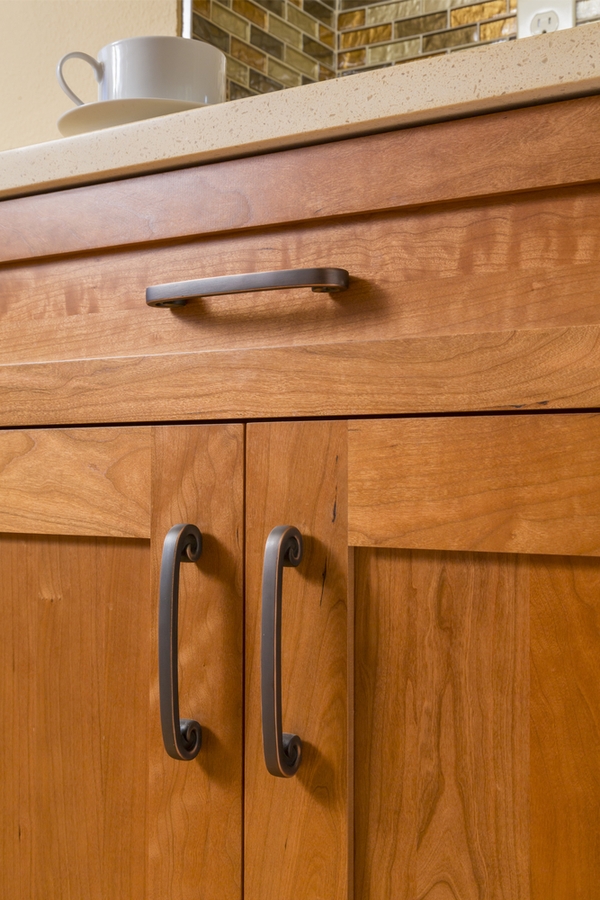 Clean Greasy Kitchen Cabinets With Ease, How To Clean Greasy Kitchen Cabinet Handles