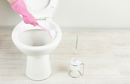 Bathroom, bathroom cleaning hacks, how to have a clean bathroom, cleaning tips, popular pin, clean home, clean bathroom.