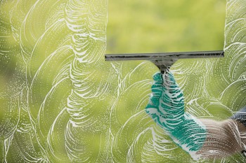 8 Essential Window Cleaning Tips5