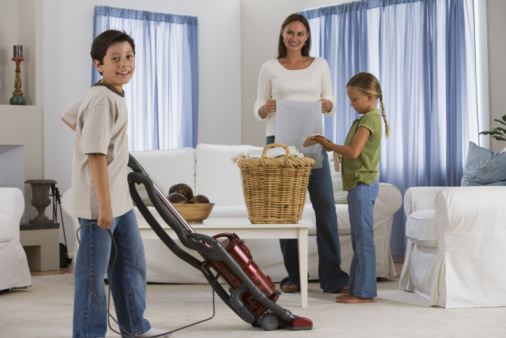 On the hunt for workable cleaning schedules that fit into your life? We've got you covered! We show you where to find exactly what you need. We even have great ways to help get the family involved with cleaning. 