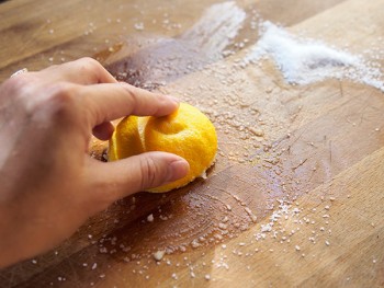 25-kitchen-cleaning-hacks-everyone-should-know4