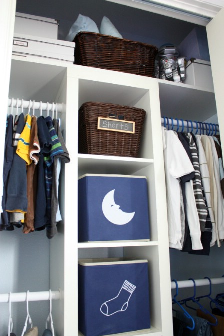 20-ways-to-reduce-clutter-with-tension-rods18