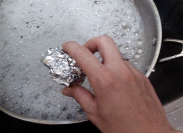 How to Use Aluminum Foil, Uses for Aluminum Foil, Things to Do With Aluminum Foil, Cleaning Tips and Tricks, Aluminum Foil, Life Hacks, Cleaning Hacks, Easy Cleaning Tips and Tricks, Popular Pin.