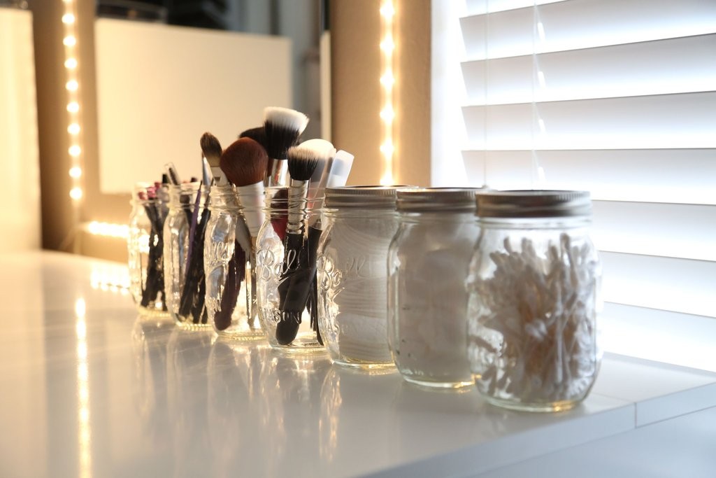 Mason-jars-your-brushes