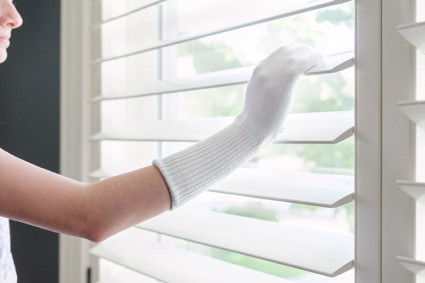 dust-blinds-with-socks-425x283