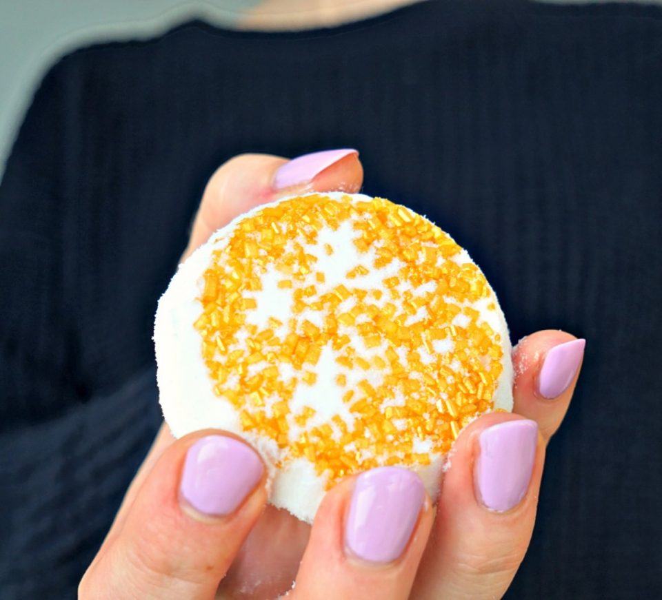 6 EasyToMake DIY Toilet Bombs Wrapped in Rust