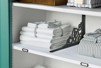 10 Awesome Ways to Completely Organize Your Linen Closet| Organize Your Linen Closet, How to Organize Your Linen Closet, Linen Closet Organization, Closet Organization, Home Organization Tips and Tricks