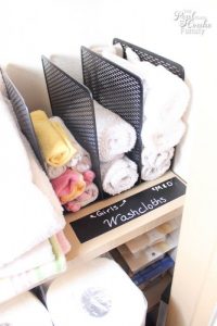 10 Awesome Ways to Completely Organize Your Linen Closet| Organize Your Linen Closet, How to Organize Your Linen Closet, Linen Closet Organization, Closet Organization, Home Organization Tips and Tricks