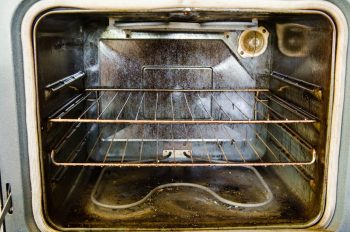  How to Deep Clean Your Oven, Clean Your Oven, DIY Cleaning, Cleaning Tips and Tricks, How to Clean Your Oven Without Harsh Chemicals, All Natural Cleaning TIps, Popular Pin