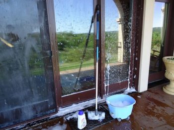 Tips and Tricks for the Cleanest Windows EVER| How to Get Clean Windows, Window Cleaning Tips, Clean Windows Easily, How to Clean Windows Easily, Window Cleaning TIps, Window Cleaning 101, Popular Pin