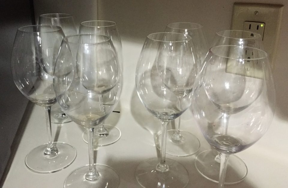 Reliable Ways to Clean Cloudy Wine Glasses Wrapped in Rust