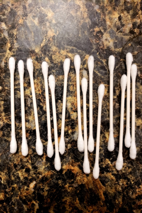 You can clean a lot more than just your ears with q-tips. Here are a list of things you can clean with Q-tips. It will change your life. 