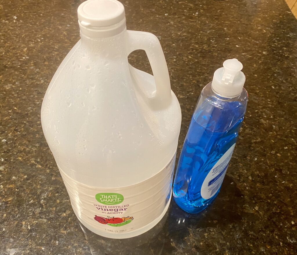 DIY homemade shower cleaner-white vinegar and dawn 