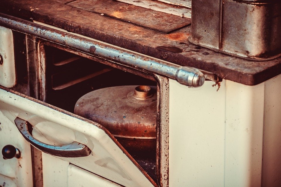 What to do when you're cleaning an oven with baking soda