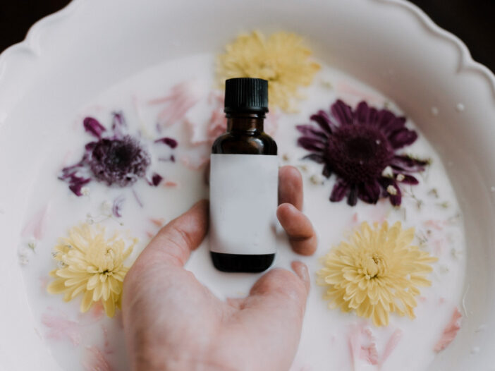 Make essential oil for laundry on your own